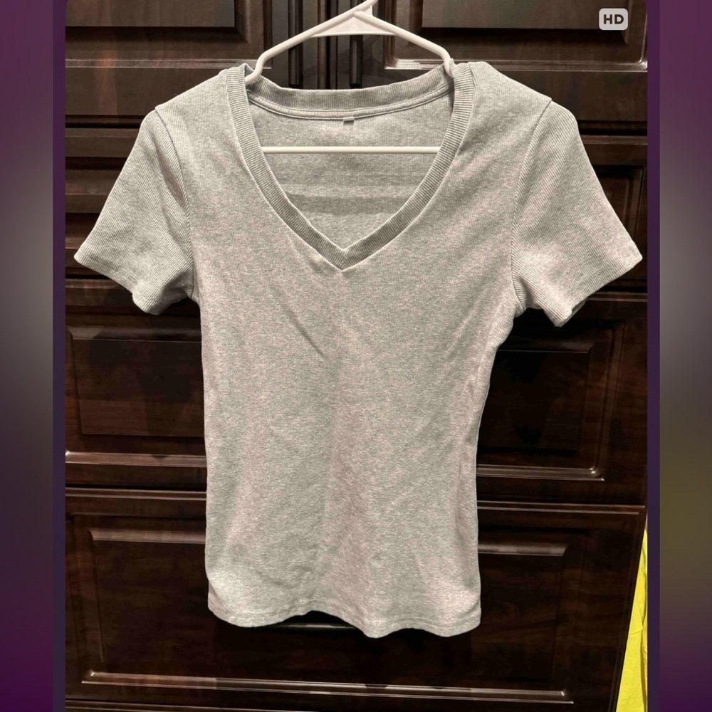 Classic Heather Gray V-Neck Tee juniors LARGE